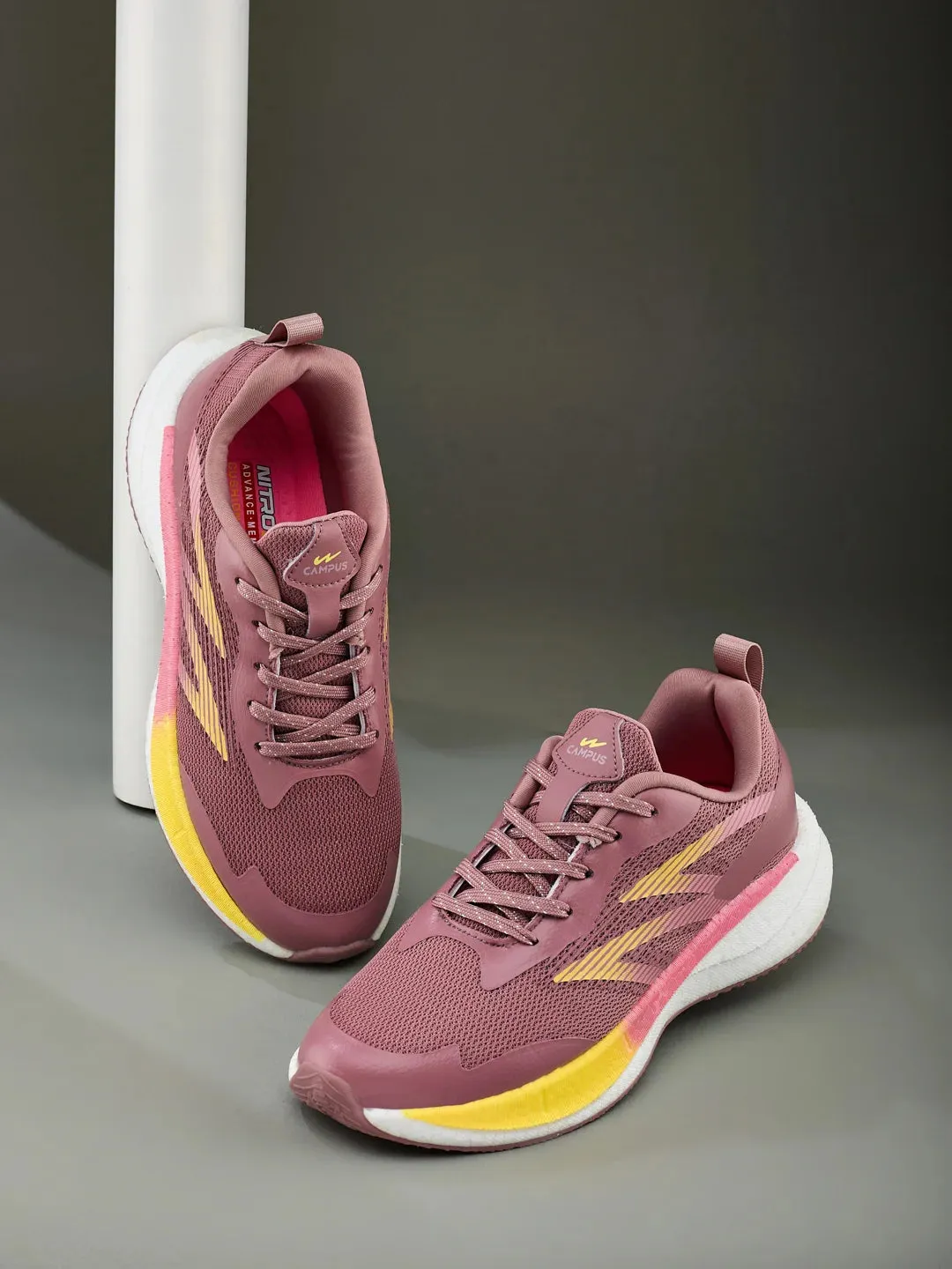 HAZZLE Mauve Women's Running Shoes