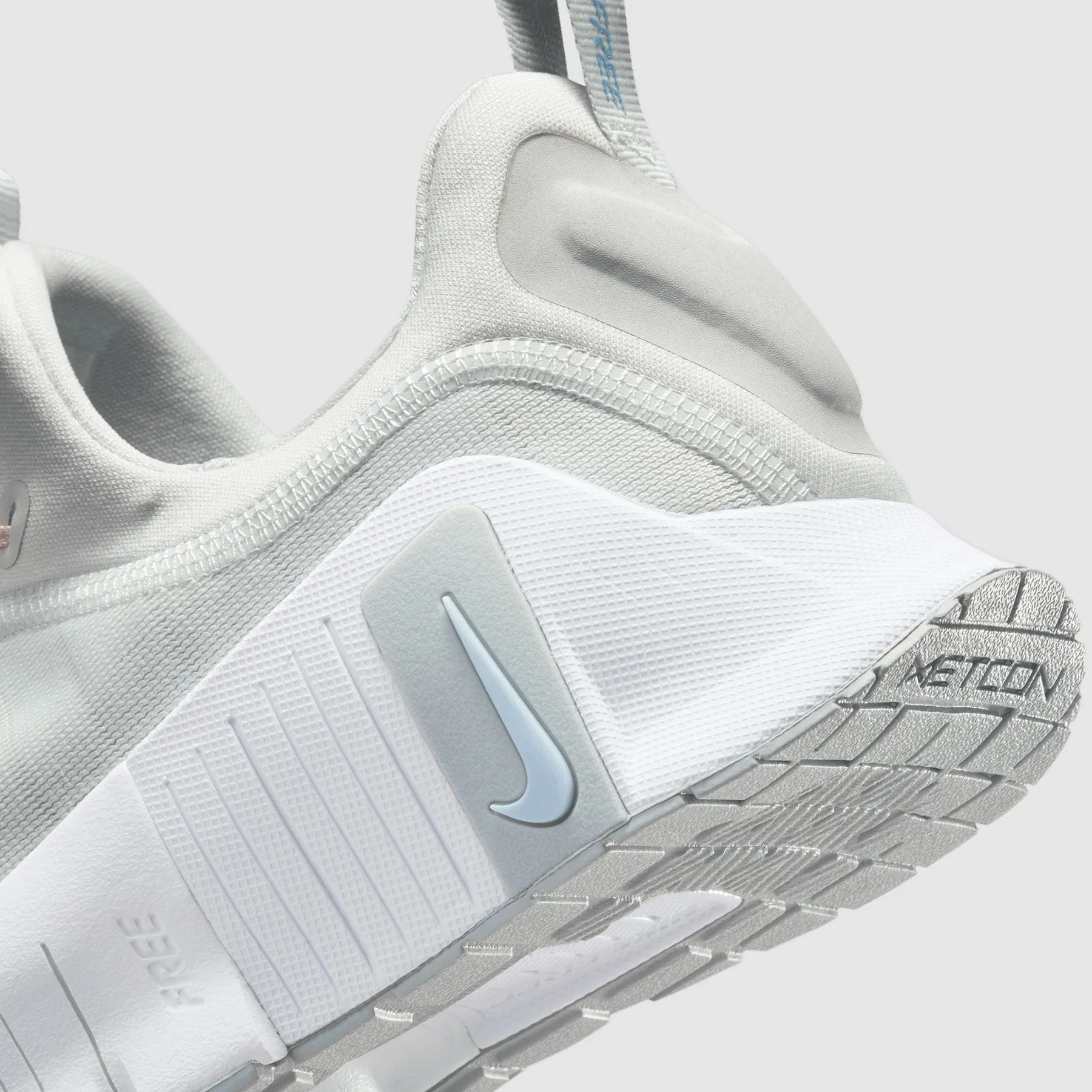 Nike - Free Metcon 6 Women's Training Shoes - PHOTON DUST/METALLIC SILVER
